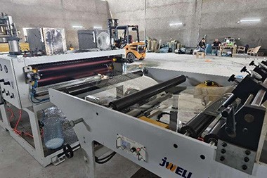 Een andere extrusiemachine voor PET-platen met grote capaciteit landde in de fabriek van Custermer