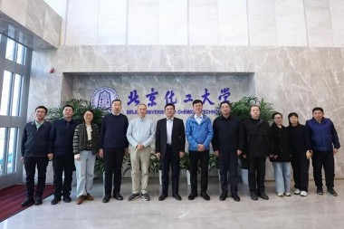De Beijing University of Chemical Technology hield de uitreikingsceremonie van de Jwell Machinery Special Scholarship en de schenking van extrusieapparatuur.