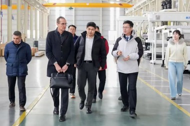 Samenwerken voor ontwikkeling, wereldwijd samenwerken – CEO van Piovan Global bezoekt Jwell Machinery